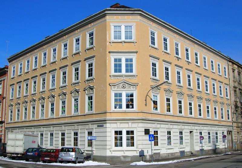 300 Foto Fassade.JPG